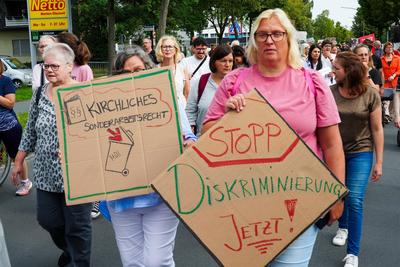 Chefarzt laedt zur Demo gegen katholisches Abtreibungsverbot in Lippstadt-stock-foto