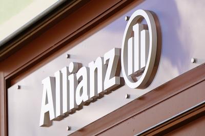 Allianz Versicherung, Logo und Schriftzug an einem Geb?ude *** Alliance Insurance, Logo and Logo to a Building 113160374-stock-foto