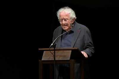 2025 - Lesung des Theaterregisseurs und Theaterdramaturgen  Hermann Beil aus den Werken von Peter Turrrini - "Die Verhaftung des Johann Nepomuk Nestroy", im Bernhardhaus in Ohlsdorf, im Rahmen der Salzkammergut Festwochen Gmunden, am 08.08.2025.-stock-foto