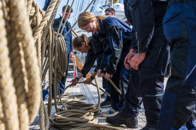 9.8.2025, Kiel, Ungew?hnlicher Liegeplatz f?r die Gorch Fock in der Innenstadt und besonderer Start zur Ausbildungsreise-stock-foto