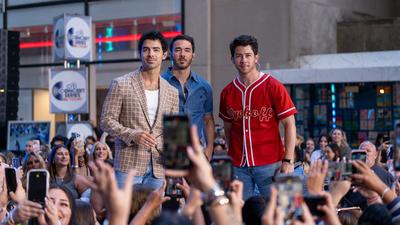 Jonas brothers bring their new album to rockefeller plaza on the today show-stock-foto