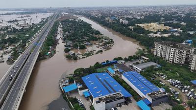 Rising Ganga Water Levels Trigger Flood Warning In Patna-stock-foto