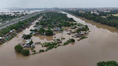 Rising Ganga Water Levels Trigger Flood Warning In Patna-stock-foto