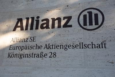 Allianz Sitz in M?nchen Blick von au?en auf den Hauptsitz in der K?niginstra?e 28 in M?nchen von de-stock-foto