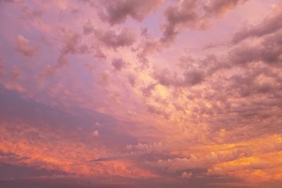 Bunter Himmel mit rosa Wolken bei einem wundersch?nen Sonnenuntergang, Hintergrund-stock-foto