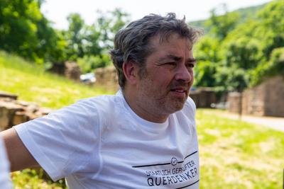 Michael Ballweg auf dem Hambacher Fest 2023 in Neustadt an der Weinstraße. Der Gründer von Querdenken war neun Monate in-stock-foto
