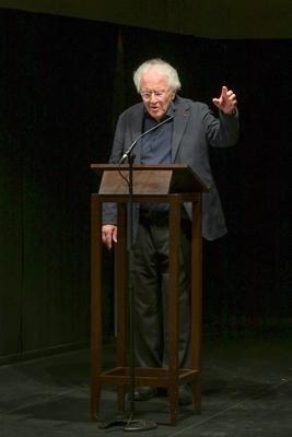 2025 - Lesung des Theaterregisseurs und Theaterdramaturgen  Hermann Beil aus den Werken von Peter Turrrini - "Die Verhaftung des Johann Nepomuk Nestroy", im Bernhardhaus in Ohlsdorf, im Rahmen der Salzkammergut Festwochen Gmunden, am 08.08.2025.-stock-foto