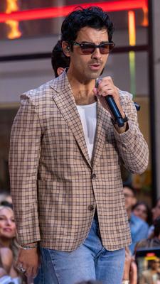 Jonas brothers bring their new album to rockefeller plaza on the today show-stock-foto