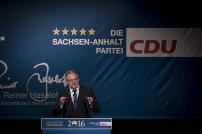 Reiner Haseloff, Ministerpr?sident des Landes Sachsen-Anhalt nimmt am Freitag (11.03.16) in Halle an der Abschlussveran-stock-foto