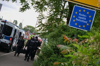 Versch?rfte Grenzkontrollen: Sorge vor ?berlastung der Polizei-stock-foto