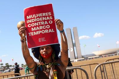 Marcha das Mulheres Ind?genas-stock-foto