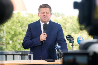 Pressekonferenz zur Bekanntgabe der Spitzenkandidatur der CDU in Sachsen-Anhalt-stock-foto