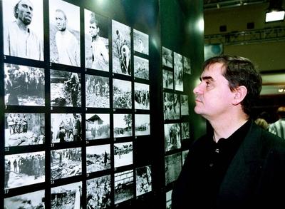 Bildnummer: 56275564  Datum: 08.03.1999  Copyright: imago/Becker&BredelPeter M?ller CDU Landes- und Fraktionsvorsitzender im Saarland hat Ministerpr?sident Reinhard Klimmt aufgefordert seine Schirmherrschaft ?ber die sogenannte Wehrmachtsausstellung zu ?berdenken. Hier fotografiert am Montag (08.03.1999). Gesellschaft Terror Terroranschlag Bombenanschlag PK PEople xsp x0x 1999 quer Highlight Personen Peter M?ller Einzel Seitenansicht Fotos Bilder CDU Parteichef Fraktionsvorsitzender quer Innenaufnahme / Wehrmachtausstellung Wehrmachtsausstellung Anschlag Rechtsextremismus Saarbr?cken Wehrmacht Ausstellung 56275564 Date 08 03 1999 Copyright Imago  Peter Mueller CDU Country and Group Chairman in Saarland has Prime Minister Reinhard Klimmt invited his Auspices above the called Wehrmacht exhibition to  here photographed at Monday 08 03 1999 Society Terror Terrorist attack Bombing press conference Celebrities xsp x0x 1999 horizontal Highlight People Peter Mueller Singles Side view Photos Images CDU Party boss Group Chairman horizontal Interior shot  Wehrmacht exhibition Stop Right-wing extremism Saarbr?cken Wehrmacht Exhibition-stock-foto