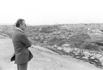 Axel Caesar SPRINGER Deutschland Verleger Halbfigur im Profil blickt auf die Stadt Jerusalem Isr-stock-foto
