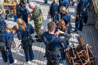 9.8.2025, Kiel, Ungew?hnlicher Liegeplatz f?r die Gorch Fock in der Innenstadt und besonderer Start zur Ausbildungsreise-stock-foto