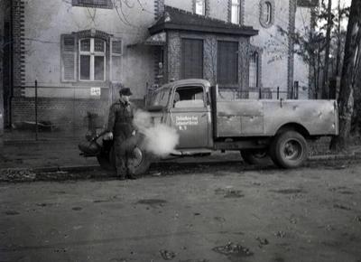 Lieferwagen GER,20200227, Aufnahme ca.1920, Lastwagen mit Holzvergaser *** Delivery van GER,20200227, photo ca. 1920, tr-stock-foto