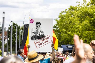 Free Michael - jetzt also auch international verst?ndlich - fordert die Querdenker-Bewegung. Der Querdenken-Gr?nder Mic-stock-foto