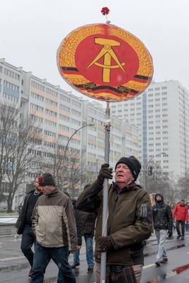 Luxemburg-Liebknecht-Demonstration zur Gedenkstaette der Sozialisten-stock-foto