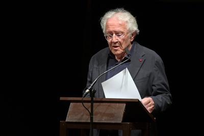 2025 - Lesung des Theaterregisseurs und Theaterdramaturgen  Hermann Beil aus den Werken von Peter Turrrini - "Die Verhaftung des Johann Nepomuk Nestroy", im Bernhardhaus in Ohlsdorf, im Rahmen der Salzkammergut Festwochen Gmunden, am 08.08.2025.-stock-foto