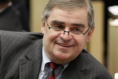 Bildnummer: 53677882  Datum: 18.12.2009  Copyright: imago/Metodi PopowBundesrat macht den Weg f?r Wachstumsbeschleunigung frei: Peter M?ller CDU Politik GER Portr?t kbdig xmk 2009 quer Highlight premiumd Menschen Personen Politik Politiker Deutschland Partei Bundesrepublik o0 People o00 BerlinBildnummer 53677882 Date 18 12 2009 Copyright Imago Metodi Popov Bundesrat makes the Way for Growth Acceleration free Peter Mueller CDU politics ger Portrait Kbdig xmk 2009 horizontal Highlight premiumd People People politics Politicians Germany Party Federal o0 Celebrities o00 Berlin-stock-foto
