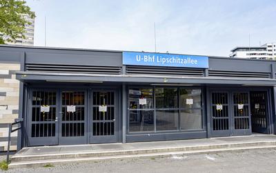 08 . 08 . 2025 , Berlin / Neuk?lln : Im U - Bahnhof Lipschitzallee wurde ein Geldautomat gesprengt . Der Bahnhof ist vor-stock-foto