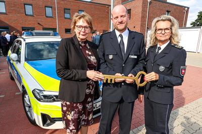 Einweihung des neuen Dienstgeb?udes des Polizeikommissariats Bundesautobahn Maschen-stock-foto