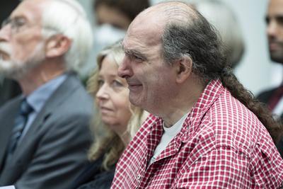 Preistraeger Vasilios NIKITAKIS hoert bewegt die Laudatio anlaesslich seiner Ordensverleihung, Vassilios Nikitakis, Koel-stock-foto