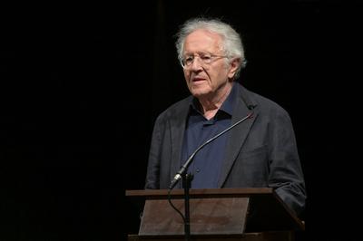 2025 - Lesung des Theaterregisseurs und Theaterdramaturgen  Hermann Beil aus den Werken von Peter Turrrini - "Die Verhaftung des Johann Nepomuk Nestroy", im Bernhardhaus in Ohlsdorf, im Rahmen der Salzkammergut Festwochen Gmunden, am 08.08.2025.-stock-foto