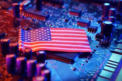 Computerchip mit Fahne der USA *** Computer chip with USA flag-stock-foto