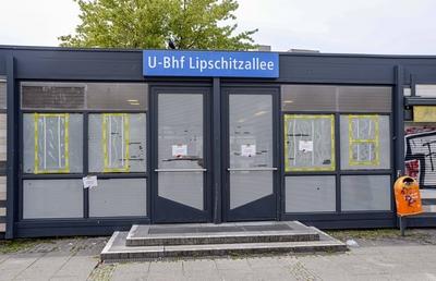 08 . 08 . 2025 , Berlin / Neuk?lln : Im U - Bahnhof Lipschitzallee wurde ein Geldautomat gesprengt . Der Bahnhof ist vor-stock-foto
