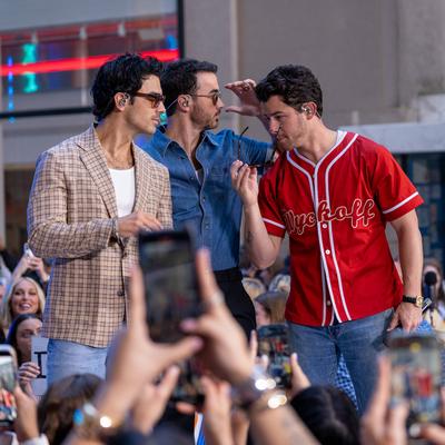 Jonas brothers bring their new album to rockefeller plaza on the today show-stock-foto