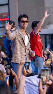 Jonas brothers bring their new album to rockefeller plaza on the today show-stock-foto