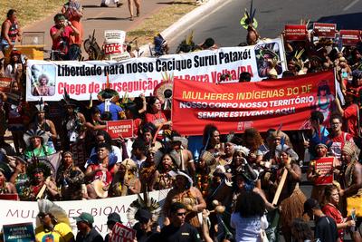 Marcha das Mulheres Ind?genas-stock-foto