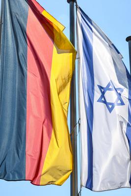 Berlin, Deutschlandfahne,israelische Fahne-stock-foto