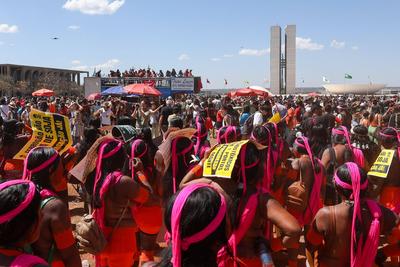 Marcha das Mulheres Ind?genas-stock-foto