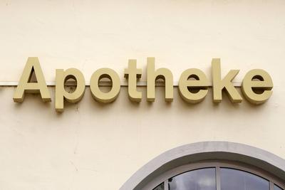 Apotheke, Pharmazie, Medikamente, Schriftzug an einem Geb?ude *** Pharmacy, Pharmacy, Medication, Logo to a Building 113-stock-foto
