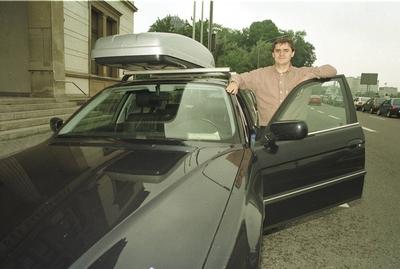 Peter M?ller startet am Mittwoch 14 08 1996 Saarl?ndischen Landtag mit seinem Privat Pkw zur Urlau-stock-foto