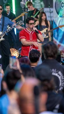 Jonas brothers bring their new album to rockefeller plaza on the today show-stock-foto