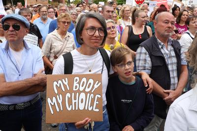 Chefarzt laedt zur Demo gegen katholisches Abtreibungsverbot in Lippstadt-stock-foto