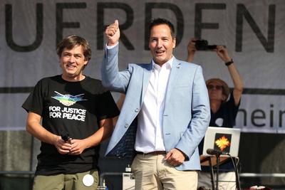 Ballweg, Schulte B?rgermeisterkandidat f?r Stuttgart 2020 und Gr?nder von Querdenken-711 Michael Ballweg und Thorsten Sc-stock-foto