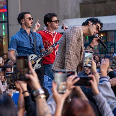Jonas brothers bring their new album to rockefeller plaza on the today show-stock-foto