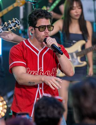 Jonas brothers bring their new album to rockefeller plaza on the today show-stock-foto