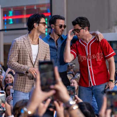 Jonas brothers bring their new album to rockefeller plaza on the today show-stock-foto