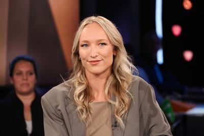 Leonie Bartsch, Podcasterin True-Crime-Podcast Mord auf Ex, zu Gast in der NDR Talk Show am 8.8.2025 im 3. Programm des-stock-foto