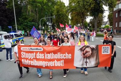 Chefarzt laedt zur Demo gegen katholisches Abtreibungsverbot in Lippstadt-stock-foto