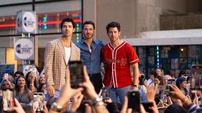 Jonas brothers bring their new album to rockefeller plaza on the today show-stock-foto