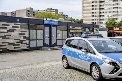 08 . 08 . 2025 , Berlin / Neuk?lln : Im U - Bahnhof Lipschitzallee wurde ein Geldautomat gesprengt . Der Bahnhof ist vor-stock-foto