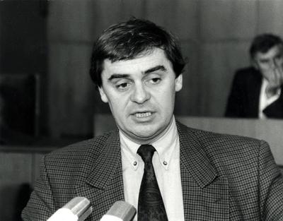 CDU Fraktionschef Peter M?ller spricht am Mittwoch 24 11 1993 bei der Plenardebatte im Landtag des-stock-foto