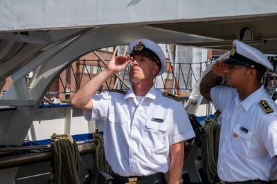 9.8.2025, Kiel, Ungew?hnlicher Liegeplatz f?r die Gorch Fock in der Innenstadt und besonderer Start zur Ausbildungsreise-stock-foto