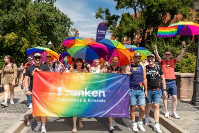 Reportage 09.08.2025 Die Demo zum CSD in N?rnberg am Samstag durch die N?rnberger Innenstadt mit rund 20 000 Besucher, Motto: Nie mehr still!, super Wetter, super Stimmung, alles friedlich-stock-foto